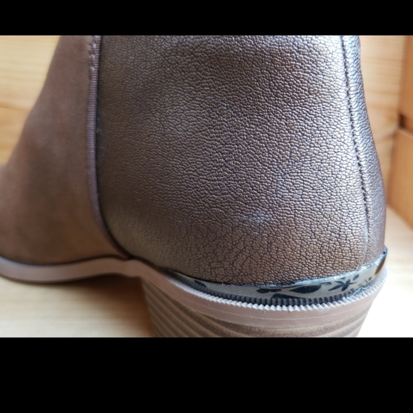 Vera Wang Wedged Booties - Picture 4 of 4